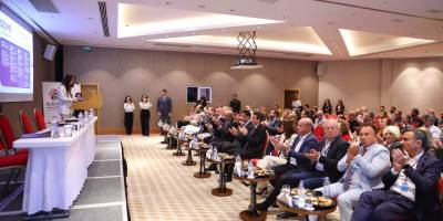 Çeşme’de turizmin geleceği ortak akılla konuşuldu