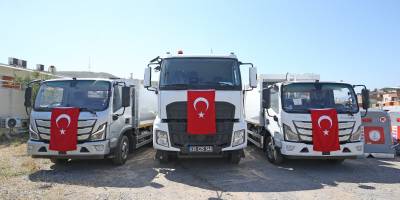 Karşıyaka’nın temizlik filosu üç yeni kamyonla güçlendi
