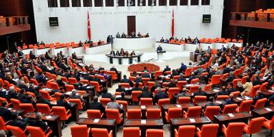 Yeni Anayasa: Hukukçular ikiye bölündü