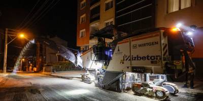Toros Caddesi’nde gece asfalt mesaisi