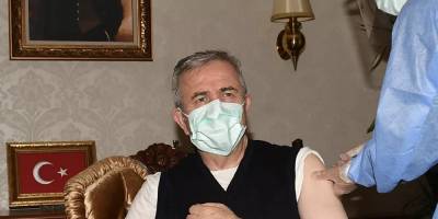 Mansur Yavaş aşısını vuruldu
