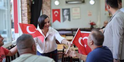 Karabağlar 30 Ağustos'ta Türk bayraklarıyla donatıldı
