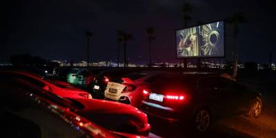 İnciraltı’nda arabada sinema keyfi