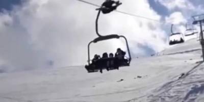 Paraşütçü teleferik teline takılıp yere düştü