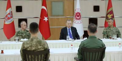 Cumhurbaşkanı Erdoğan, iftarda askerlerle bir araya geldi