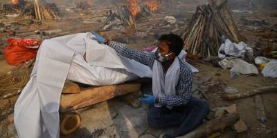 Korona, Hindistan'da çığ gibi büyüyor: Günlük vaka 386 bin 500'e çıktı