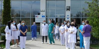 Kosovalı hemşirelerden protesto