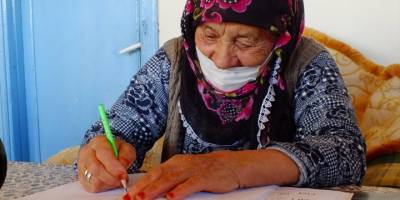Denizli'de 90 yaşındaki kadın 2 ayda okuma yazma öğrendi