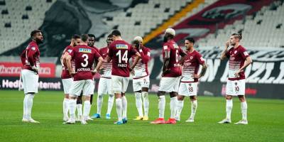 Hataysporlu futbolcular, 12. dakikada sahada toplantı yaptı!