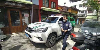 Kediler pandemi sebebiyle kapalı olan lokantada mahsur kaldı: Biri öldü, yeni doğan iki yavru kurtarıldı