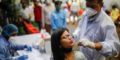 Hindistan'da Covid: Günlük vaka sayısı 410 bini geçti, hükümet 'Artışın nedeni yeni varyant olabilir' diyor