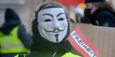 Avusturya'da koronavirüs tedbirleri protesto edildi