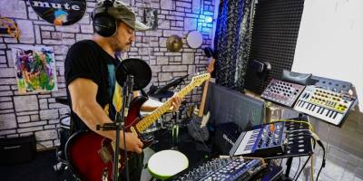 Müzisyenlerin "meslektaş dayanışması", salgın sürecindeki 7. albümünü yayınladı