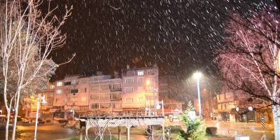 Balıkesir'de beklenen kar yağışı başladı