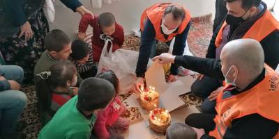 İyilik İçin Derneği'nden kısıtlamada çocuklara doğum günü sürprizi