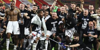 Süper Lig'de 20 hafta zirvede kalan Beşiktaş, 2020-2021 sezonunu şampiyon tamamladı