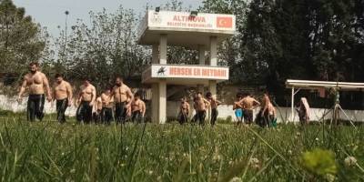 Genç güreşçiler, müsabakaların ertelenmesine rağmen antrenmanlara devam ediyor