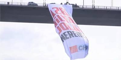 CHP'den 15 Temmuz Şehitler Köprüsü'ne '128 milyar dolar nerede?' pankartı