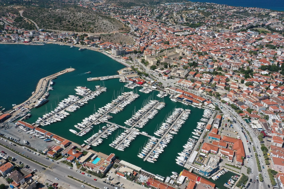 aa-20220702-28314847-28314834-cesme-bayramda-gunluk-1-milyondan-fazla-turist-agirlamayi-bekliyor.jpg