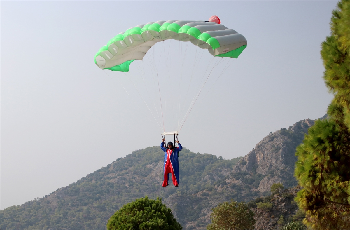 aa-20221019-29197726-29197721-fethiyede-22-uluslararasi-oludeniz-hava-oyunlari-festivali-basladi.jpg