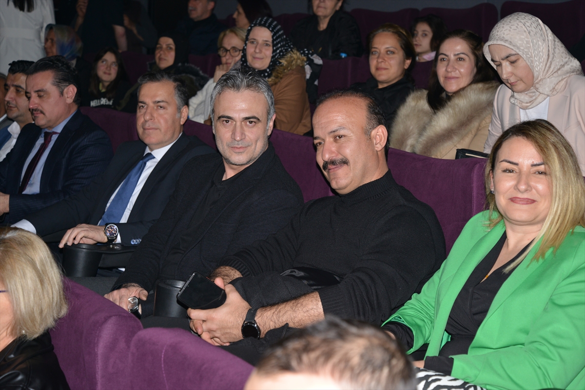 aa-20221223-29821881-29821880-bugday-tanesi-filminin-manisa-galasi-yapildi.jpg