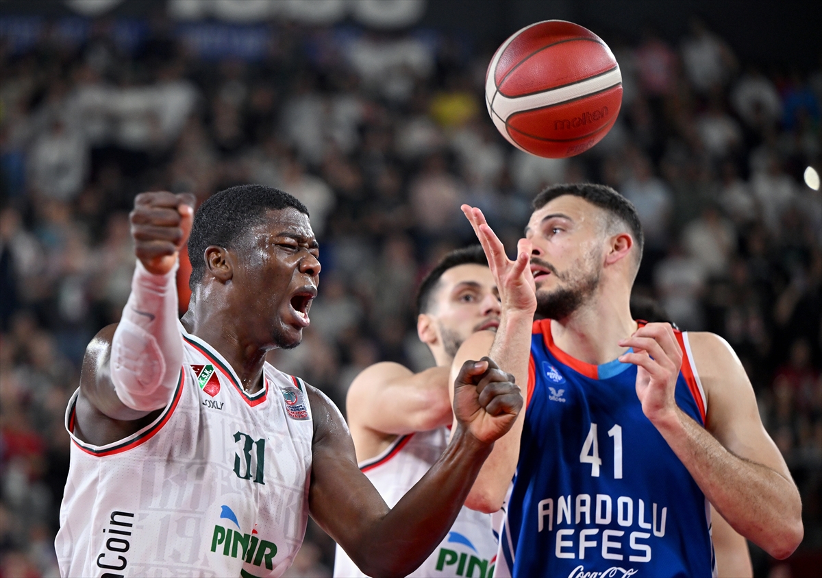 aa-20230409-30807814-30807803-pinar-karsiyaka-anadolu-efes.jpg