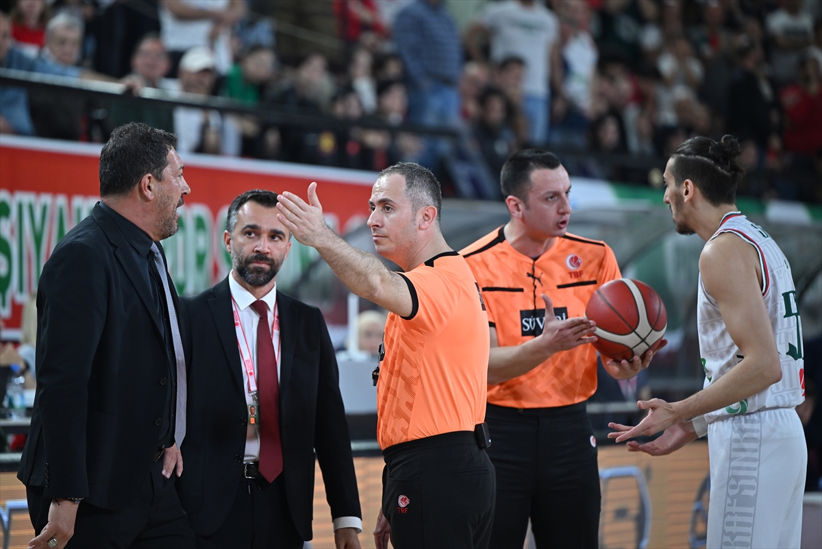 aa-20230409-30807814-30807811-pinar-karsiyaka-anadolu-efes.jpg