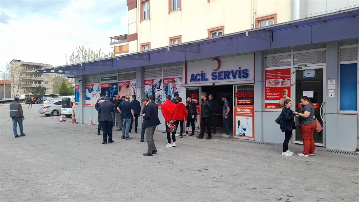 aa-20230416-30871745-30871743-manisada-maden-iscilerini-tasiyan-servis-devrildi-9-kisi-yaralandi.jpg