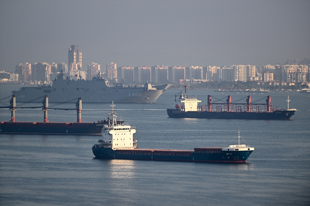 aa-20230503-31027857-31027839-tcg-anadolu-izmir-alsancak-limanina-geldi.jpg