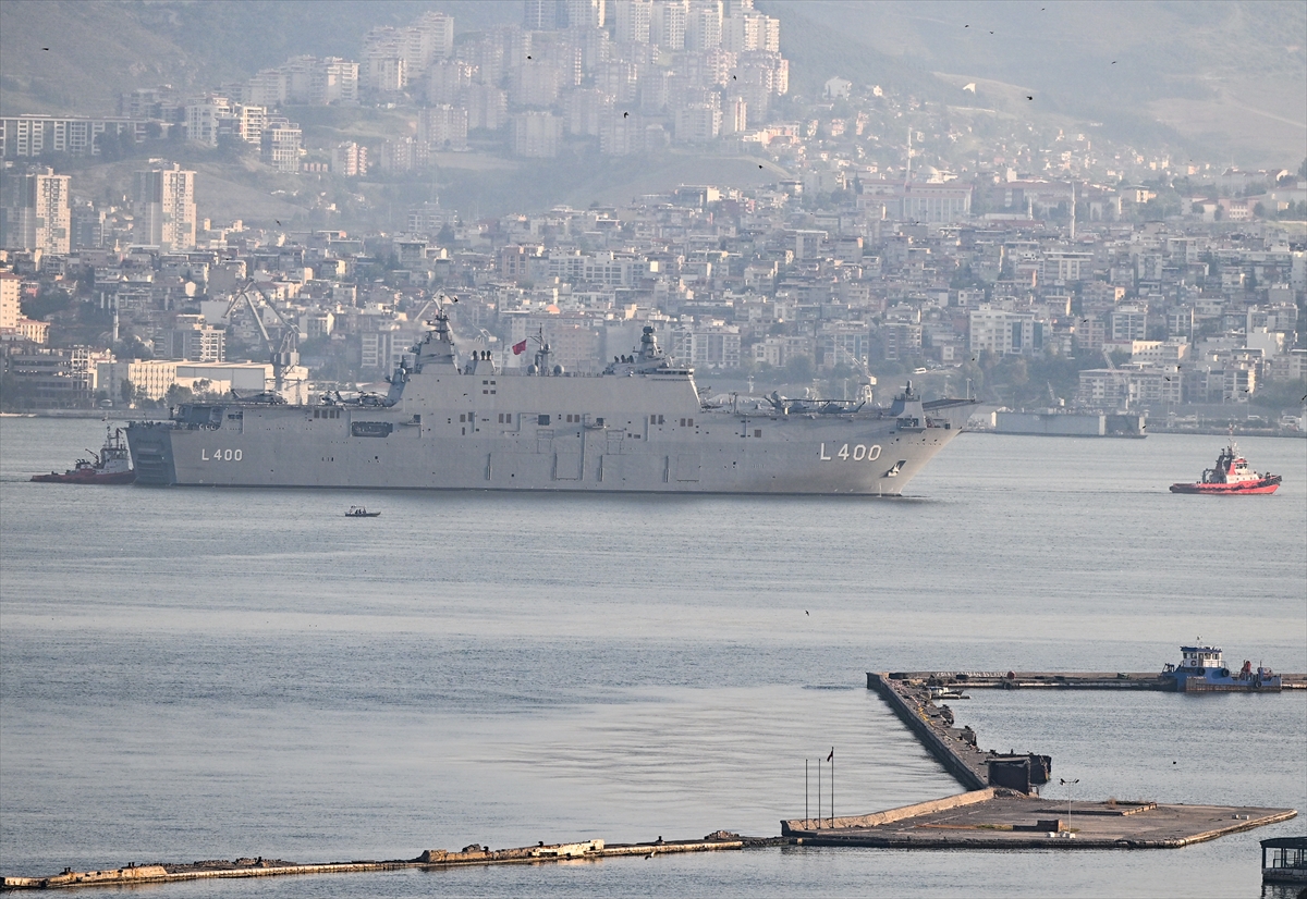 aa-20230503-31027857-31027841-tcg-anadolu-izmir-alsancak-limanina-geldi.jpg