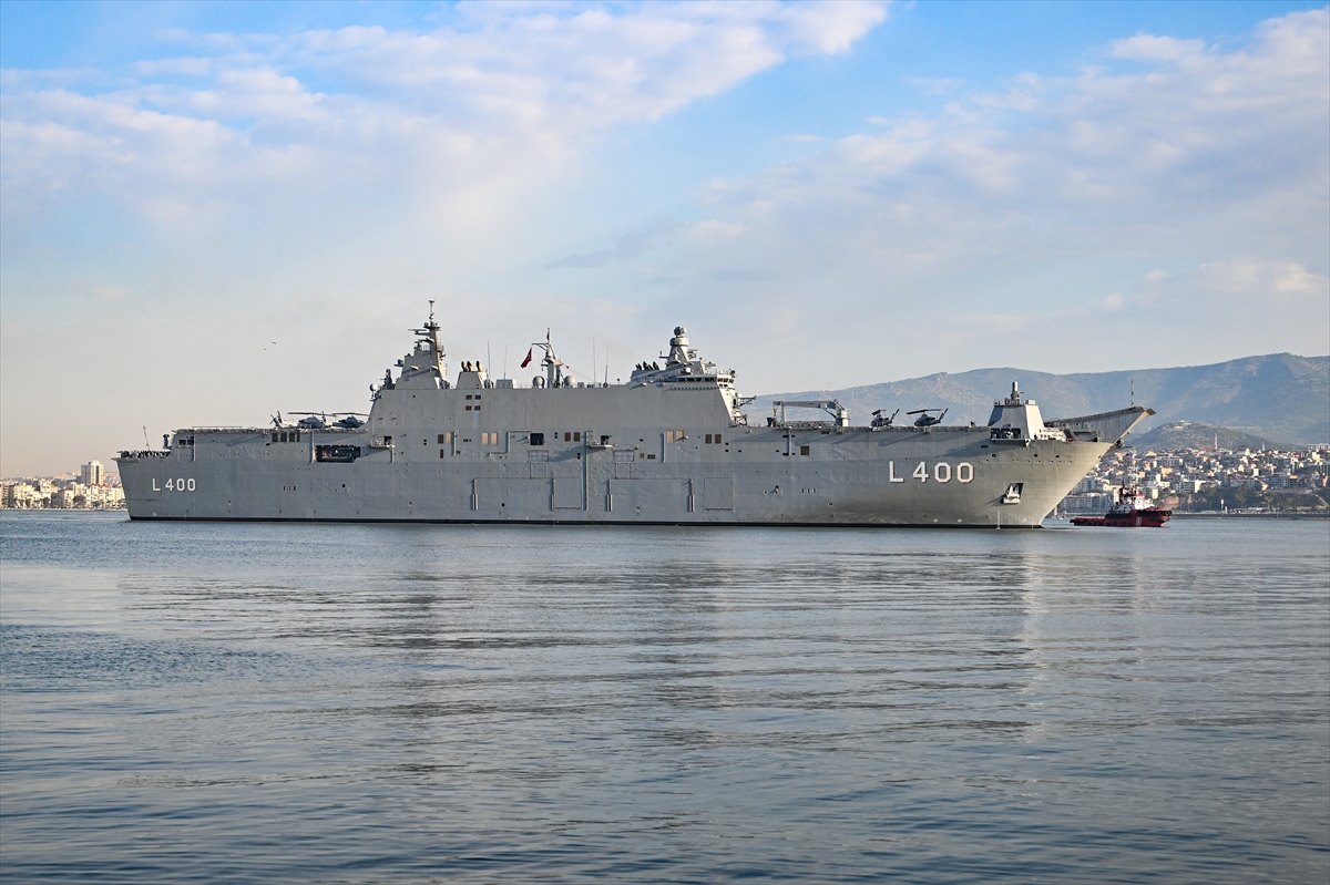 aa-20230503-31027857-31027842-tcg-anadolu-izmir-alsancak-limanina-geldi.jpg