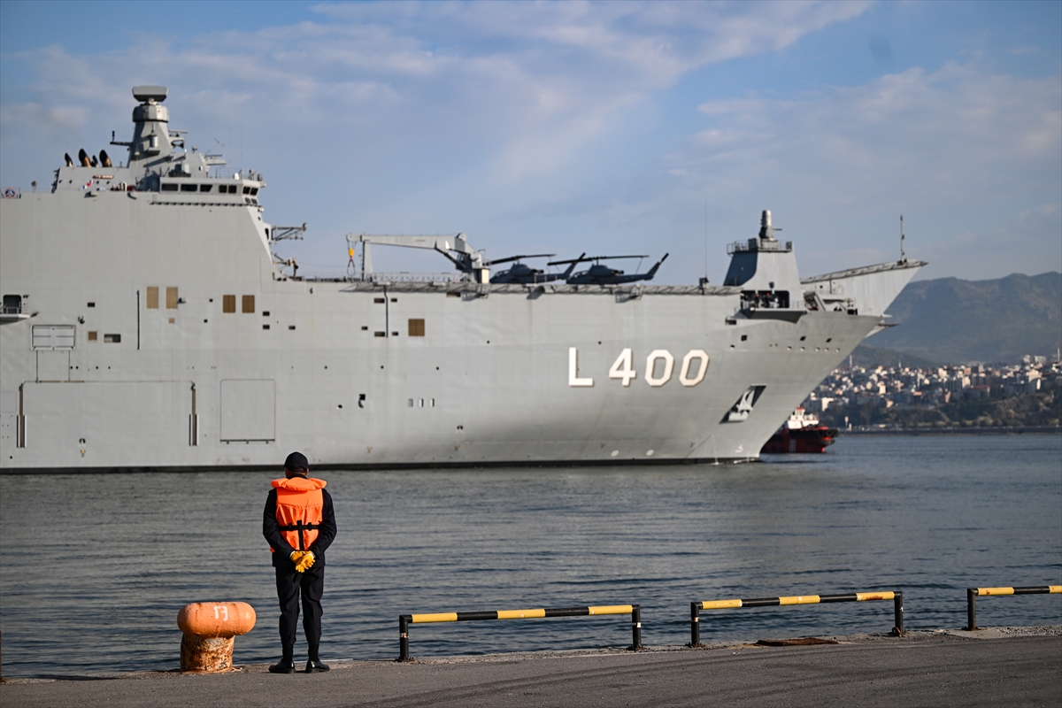 aa-20230503-31027857-31027845-tcg-anadolu-izmir-alsancak-limanina-geldi.jpg