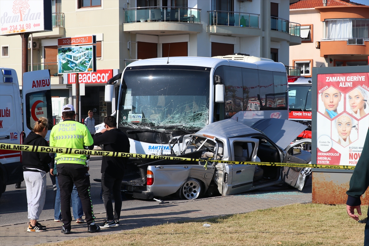 aa-20230508-31076420-31076414-izmirde-midibus-ile-pikabin-carpistigi-kazada-1-kisi-oldu-6-kisi-yaralandi.jpg