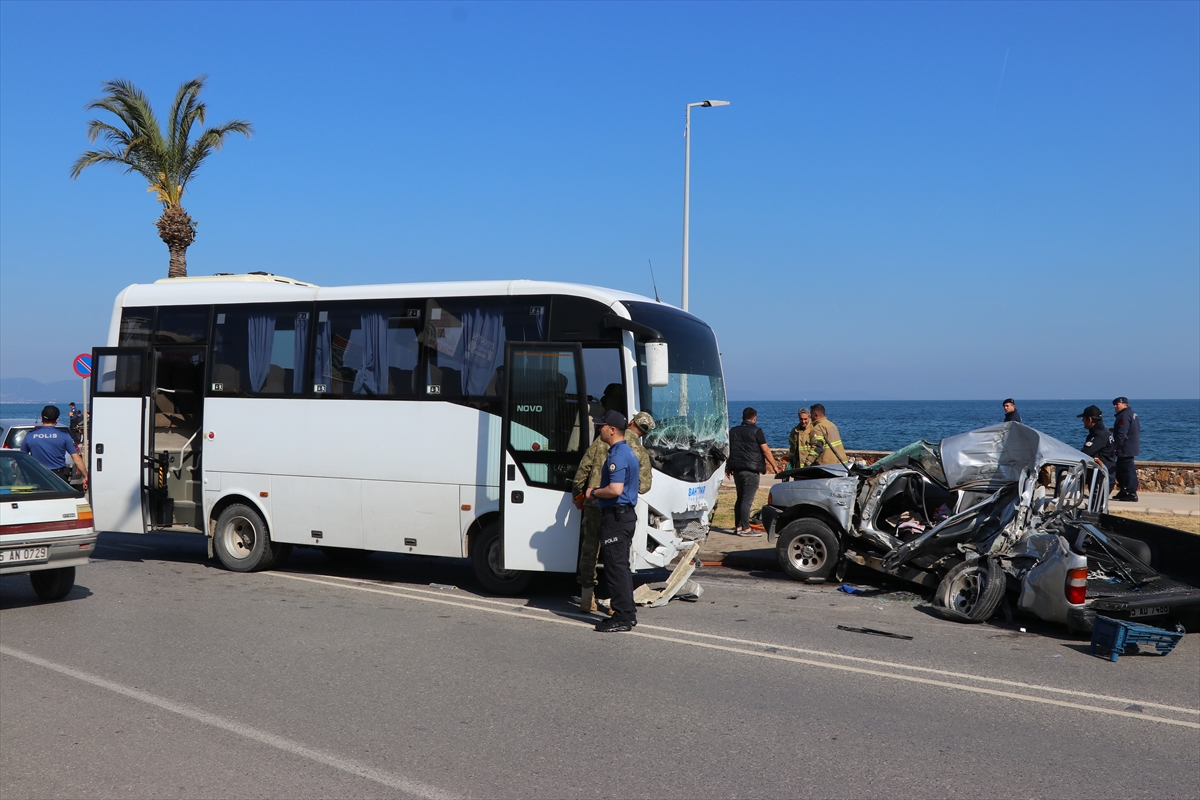 aa-20230508-31076420-31076418-izmirde-midibus-ile-pikabin-carpistigi-kazada-1-kisi-oldu-6-kisi-yaralandi.jpg