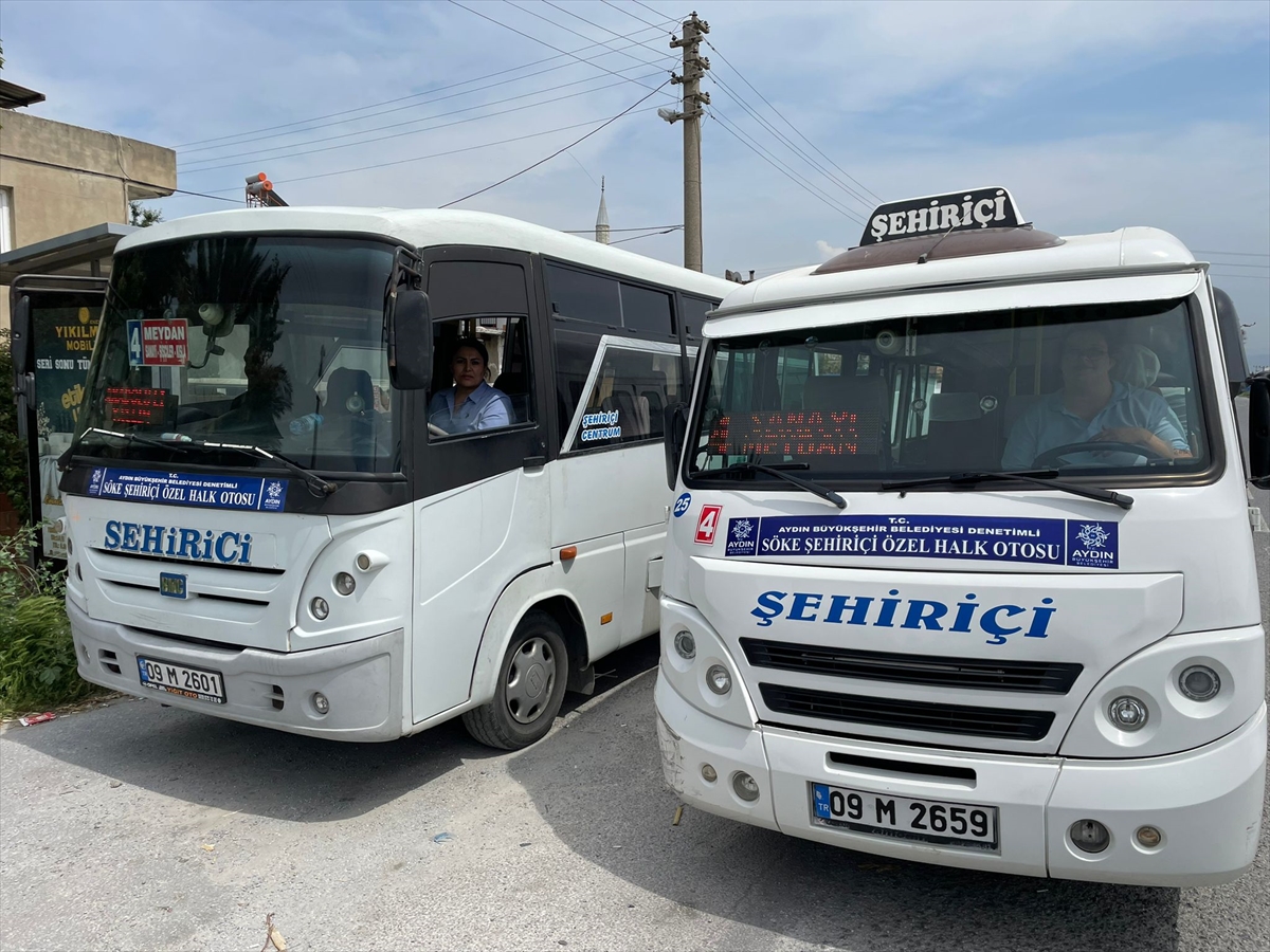 aa-20230509-31090719-31090717-sokede-kadin-minibus-soforleri-yollara-renk-katti.jpg