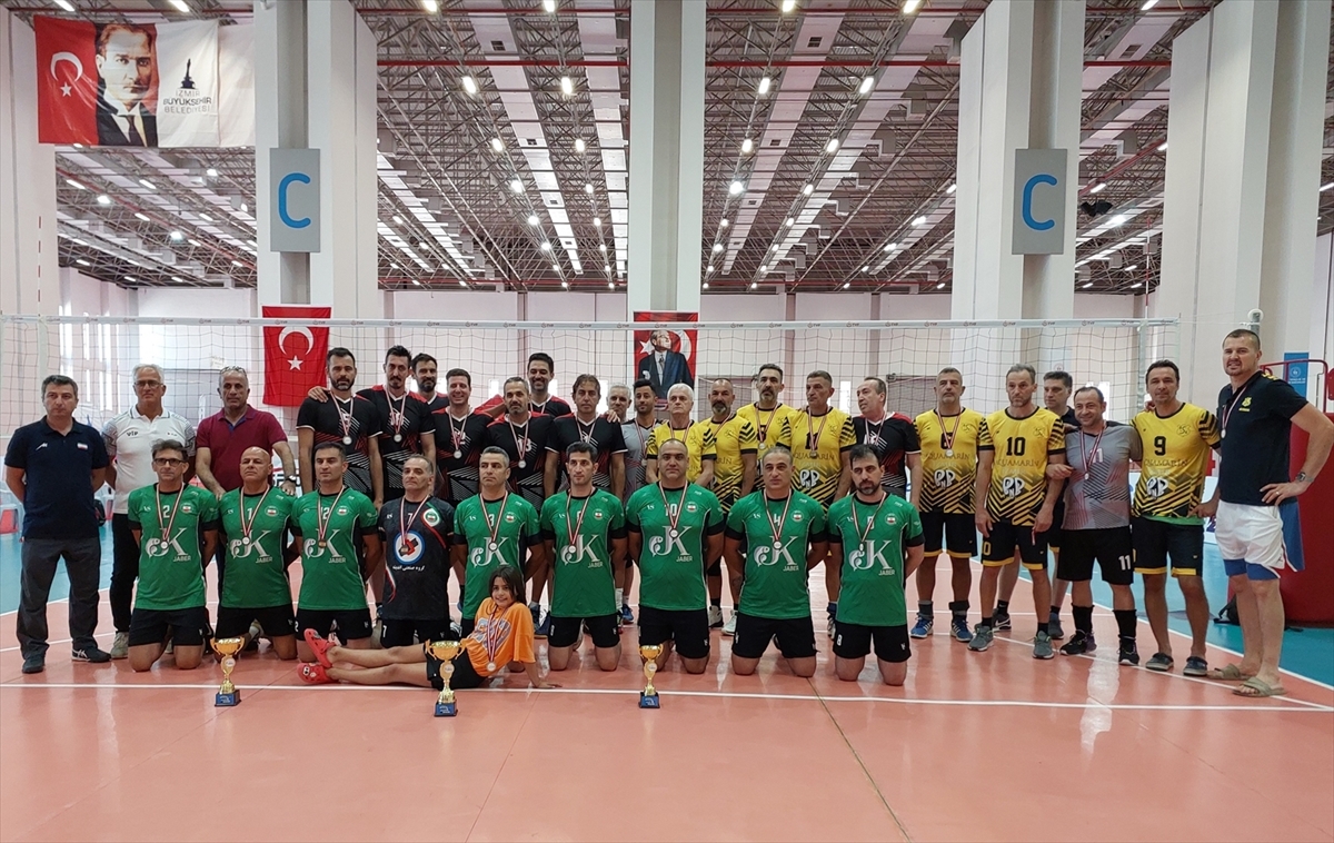 aa-20230611-31402895-31402893-voleybolda-izmirdeki-veteranlar-sampiyonasinda-dereceye-girenler-belli-oldu.jpg