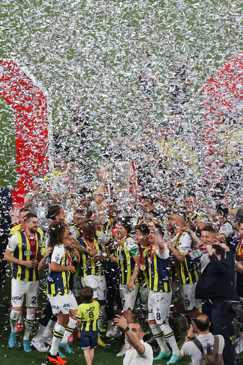 aa-20230611-31404605-31404597-61-ziraat-turkiye-kupasinin-sahibi-fenerbahce-kupasini-aldi.jpg