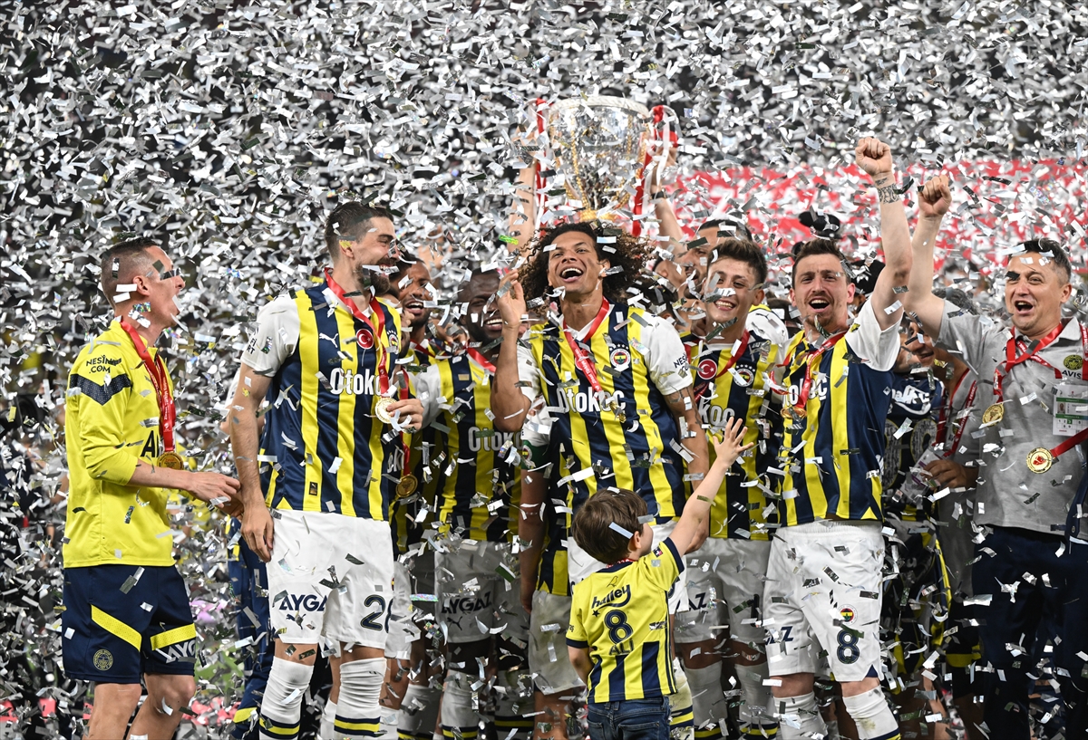 aa-20230611-31404657-31404651-61-ziraat-turkiye-kupasinin-sahibi-fenerbahce-kupasini-aldi.jpg