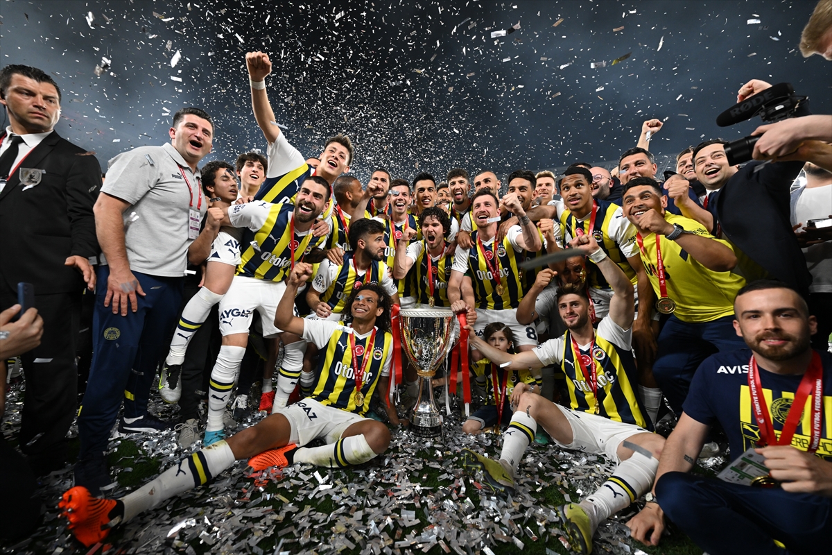 aa-20230611-31404657-31404653-61-ziraat-turkiye-kupasinin-sahibi-fenerbahce-kupasini-aldi.jpg