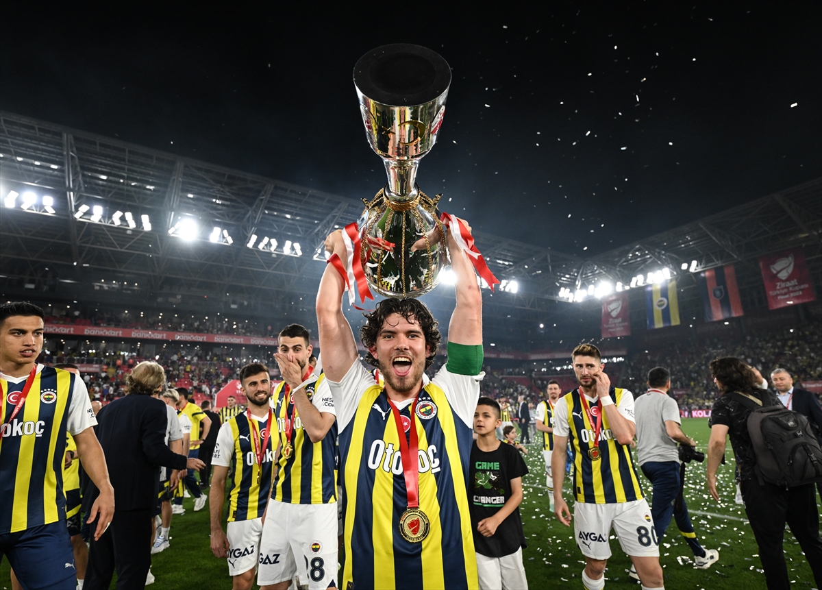 aa-20230611-31404775-31404759-61-ziraat-turkiye-kupasinin-sahibi-fenerbahce-kupasini-aldi.jpg