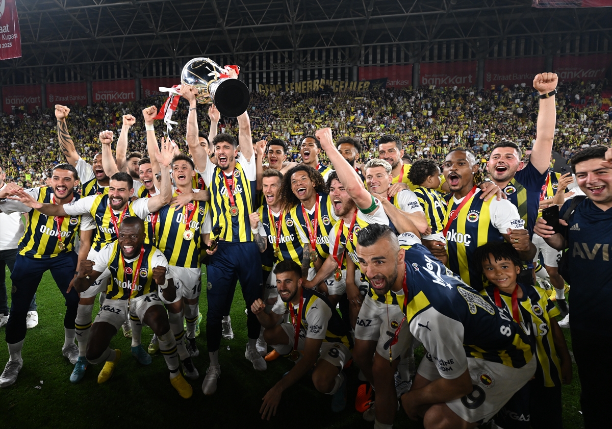 aa-20230611-31404775-31404760-61-ziraat-turkiye-kupasinin-sahibi-fenerbahce-kupasini-aldi.jpg