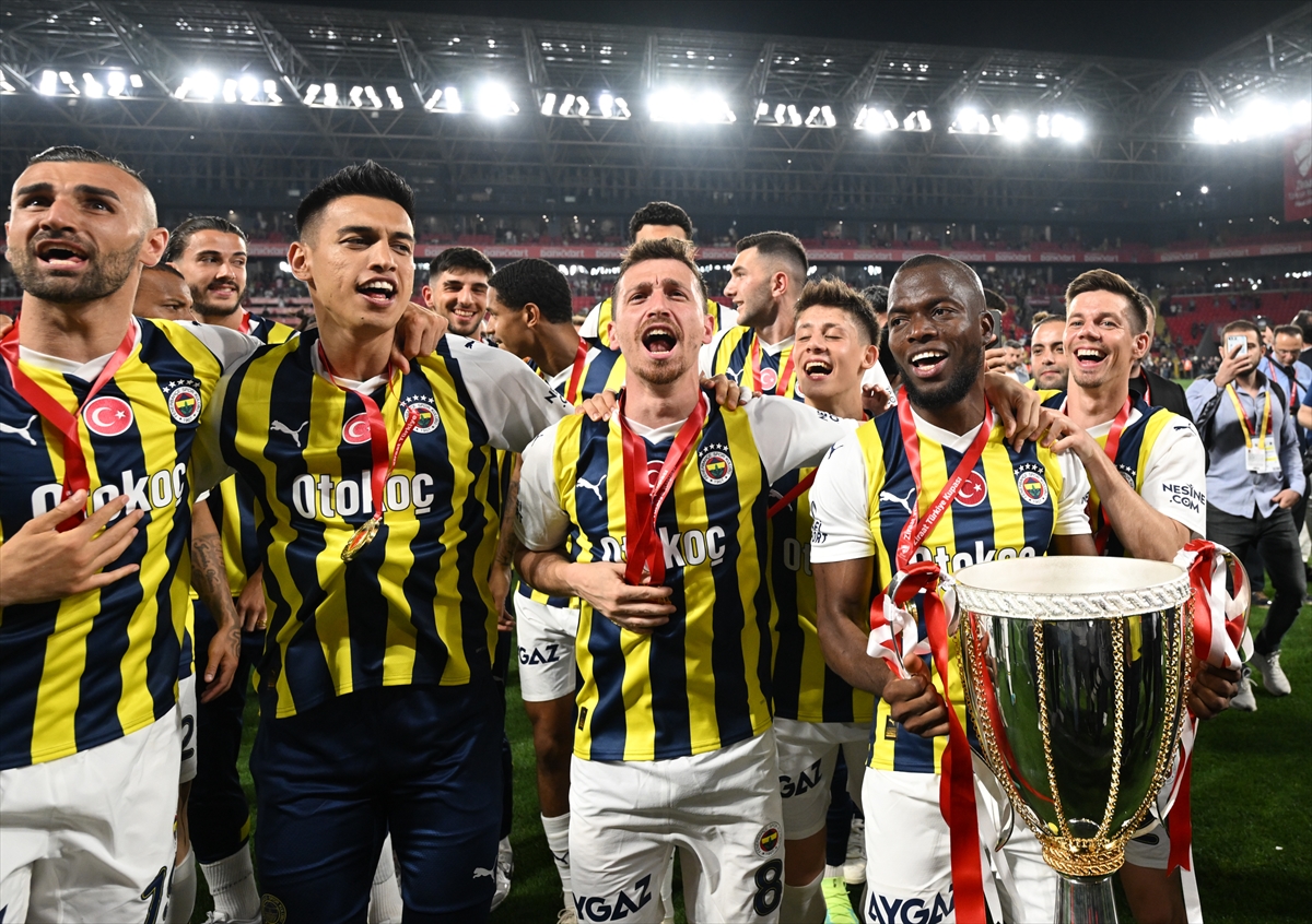 aa-20230611-31404775-31404762-61-ziraat-turkiye-kupasinin-sahibi-fenerbahce-kupasini-aldi.jpg