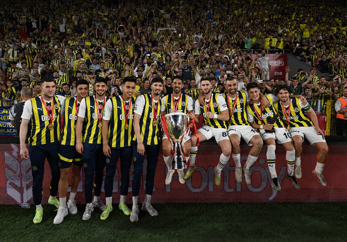 aa-20230611-31404775-31404770-61-ziraat-turkiye-kupasinin-sahibi-fenerbahce-kupasini-aldi.jpg