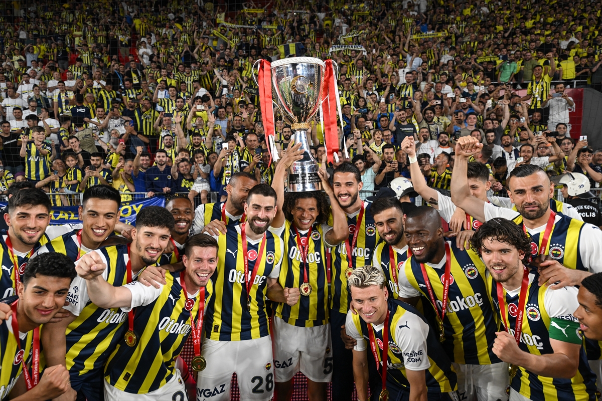 aa-20230611-31404775-31404771-61-ziraat-turkiye-kupasinin-sahibi-fenerbahce-kupasini-aldi.jpg