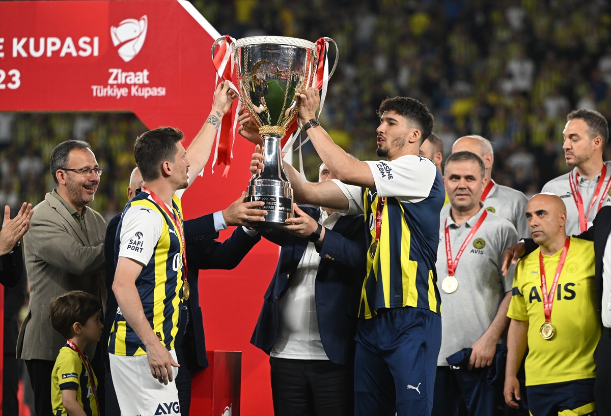 aa-20230611-31404857-31404856-61-ziraat-turkiye-kupasinin-sahibi-fenerbahce-kupasini-aldi.jpg