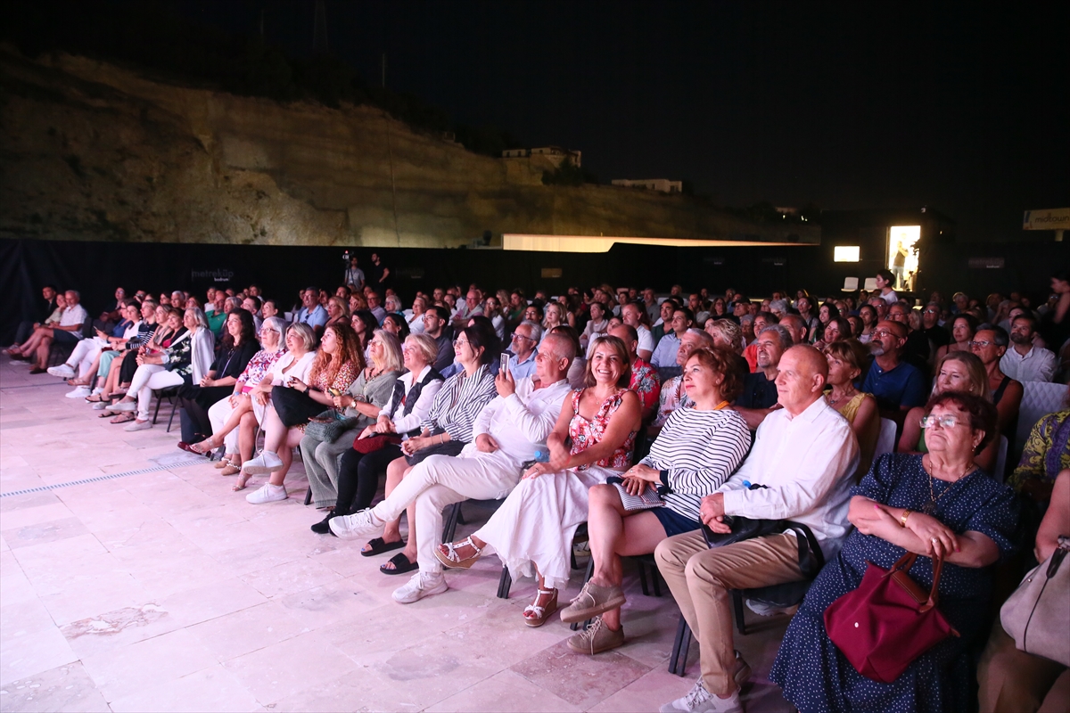 aa-20230615-31440621-31440612-uluslararasi-bodrum-caz-festivali-kerem-gorsev-trio-konseriyle-basladi.jpg