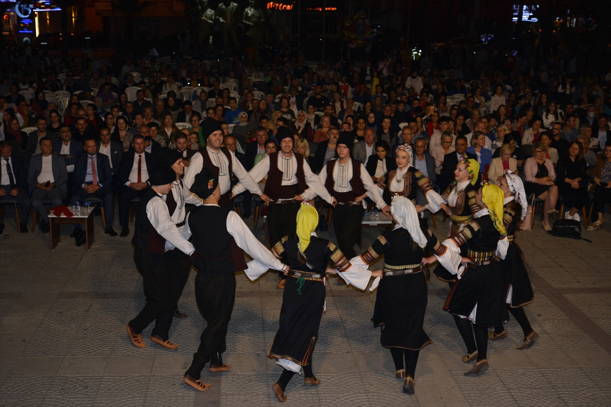 aa-20231028-32555349-32555347-manisada-makedon-muzik-ve-folklor-festivali-gerceklestirildi.jpg