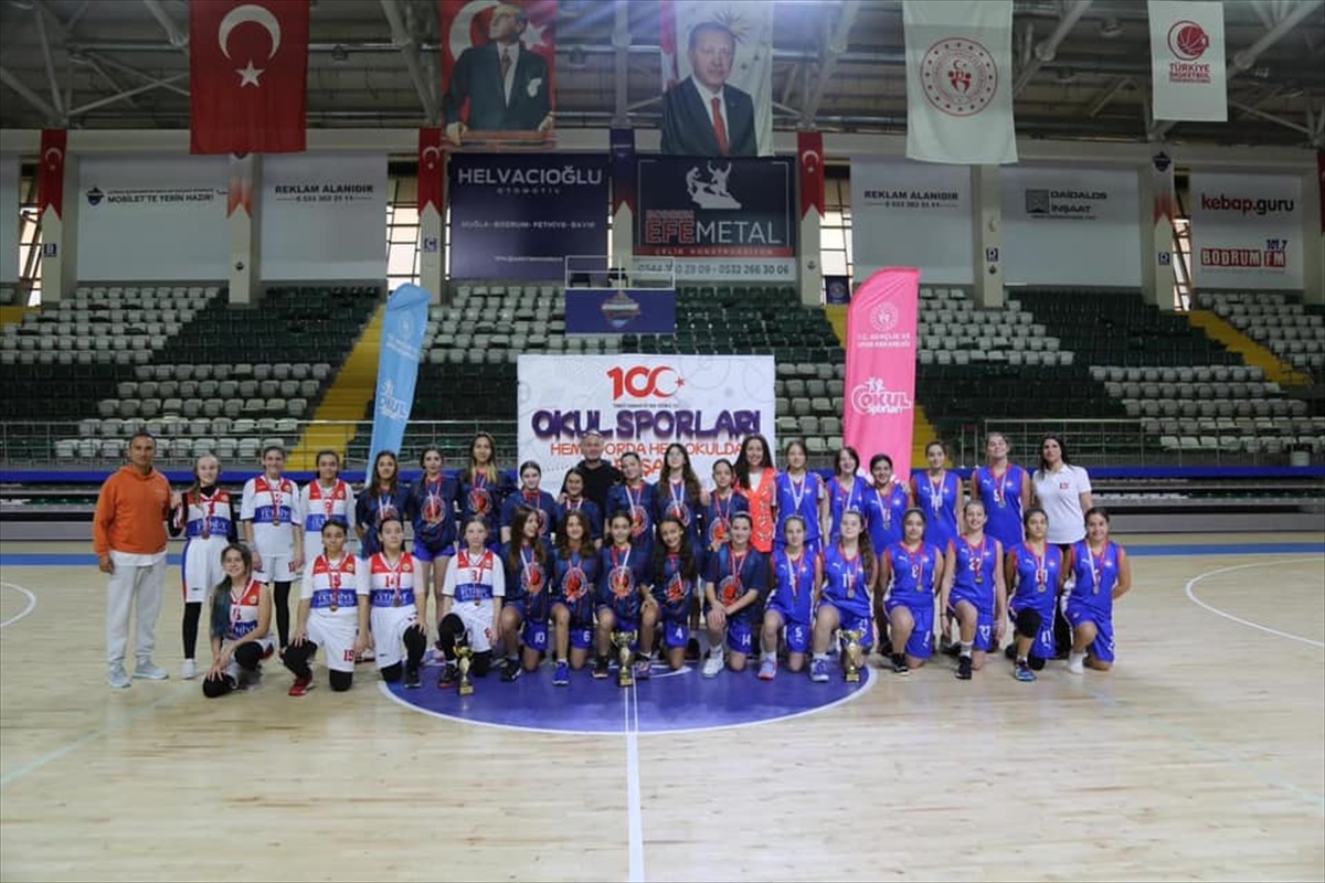 aa-20240109-33391694-33391691-datca-yilmazlar-ortaokulu-basketbolda-il-sampiyonu-oldu.jpg