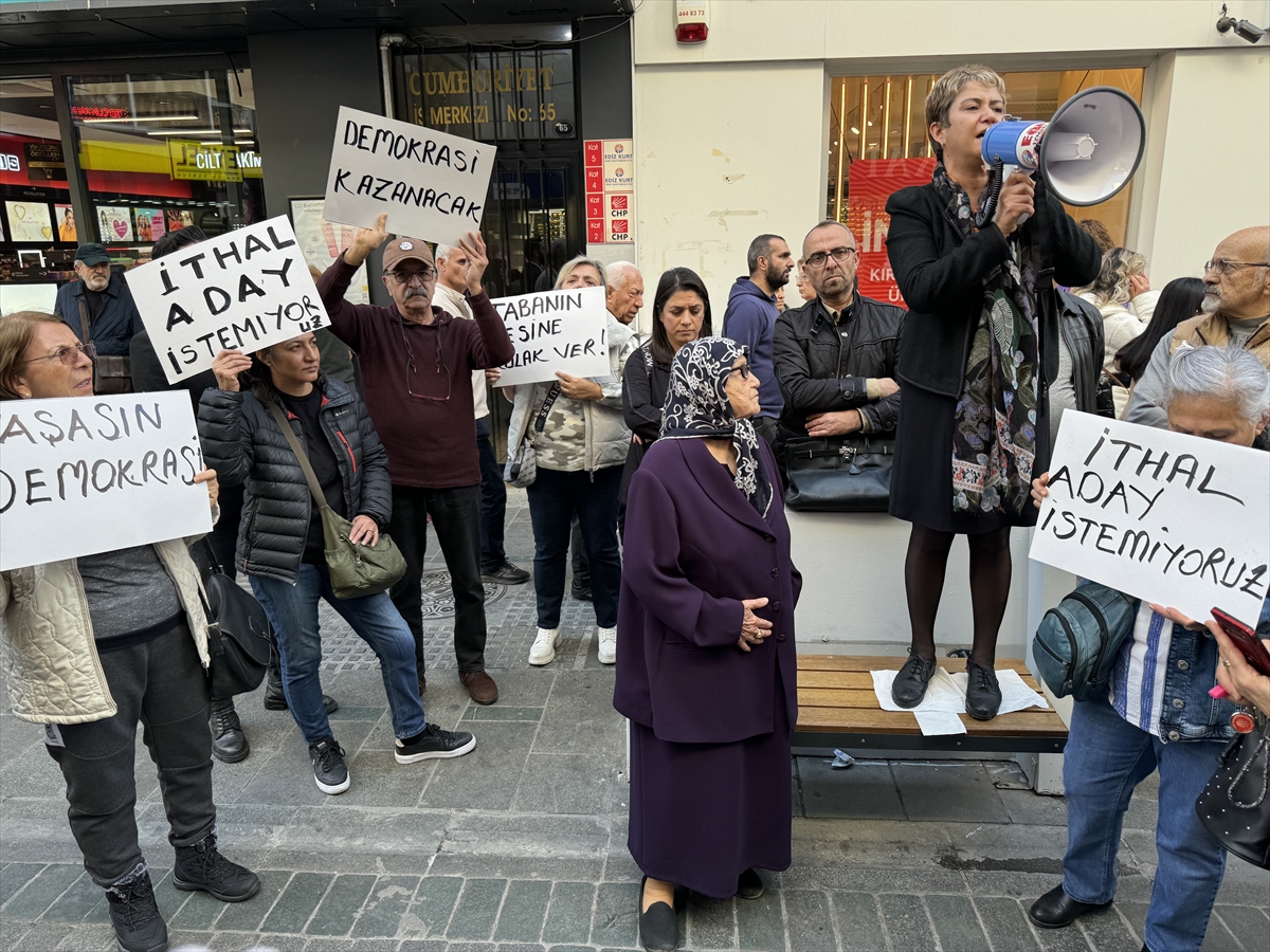 aa-20240206-33631988-33631985-izmirde-chpli-bir-grup-ithal-aday-protestosu-yapti.jpg