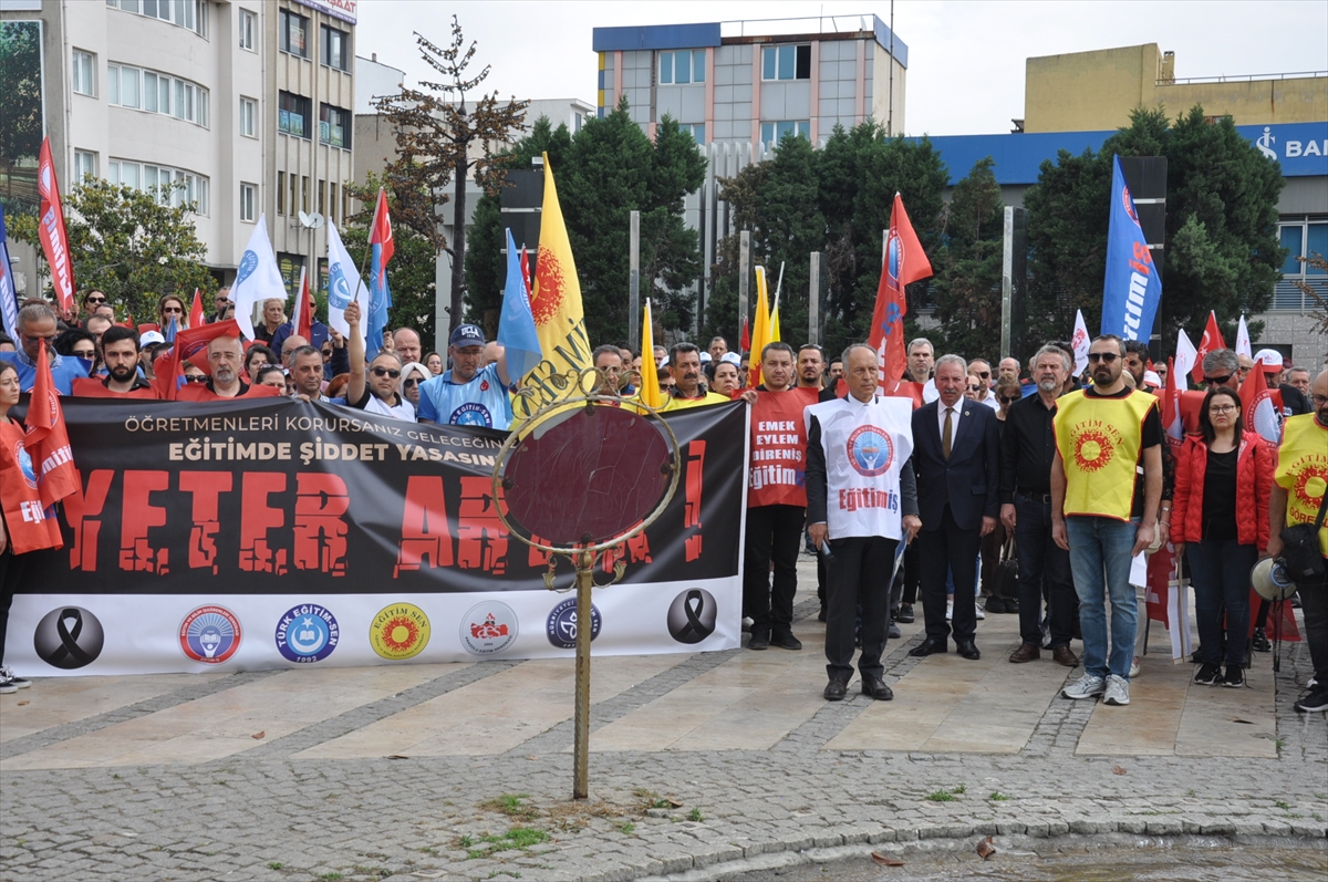 aa-20240510-34523817-34523814-manisada-egitim-sendikalari-istanbulda-okul-mudurunun-oldurulmesini-protesto-etti.jpg